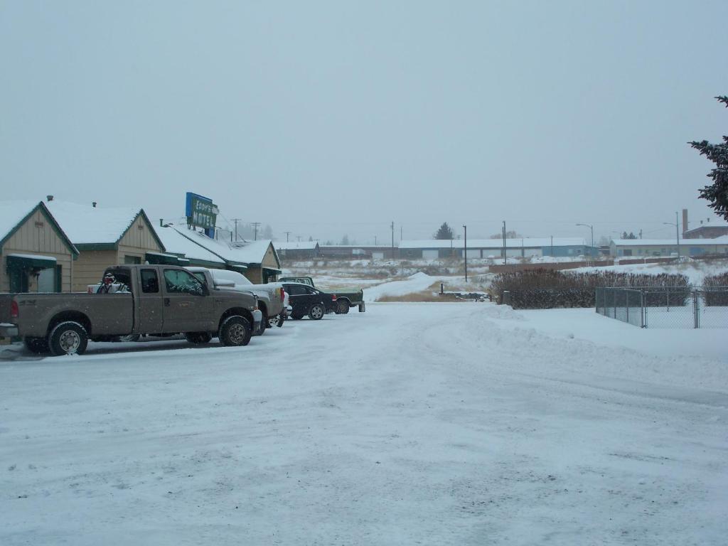 Eddy'S Motel Бют Екстериор снимка