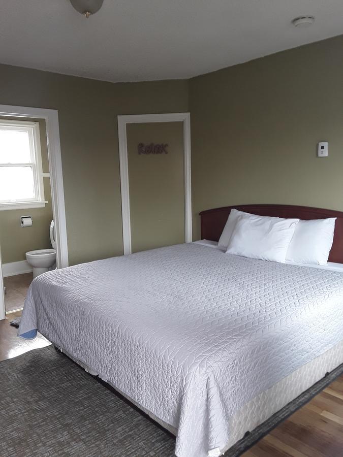 Eddy'S Motel Бют Екстериор снимка