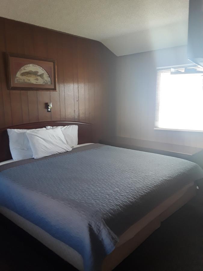 Eddy'S Motel Бют Екстериор снимка
