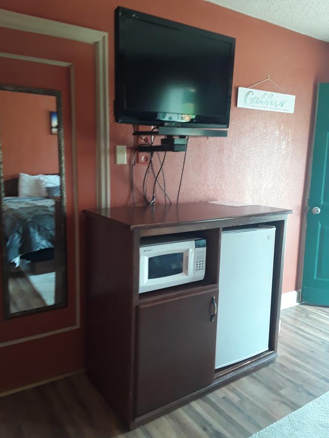 Eddy'S Motel Бют Екстериор снимка